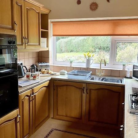 A Spacious Hidden Gem With Hot Tub, Lovely Garden & Views Кингтън Екстериор снимка