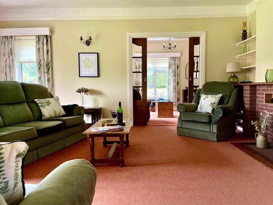 A Spacious Hidden Gem With Hot Tub, Lovely Garden & Views Кингтън Екстериор снимка